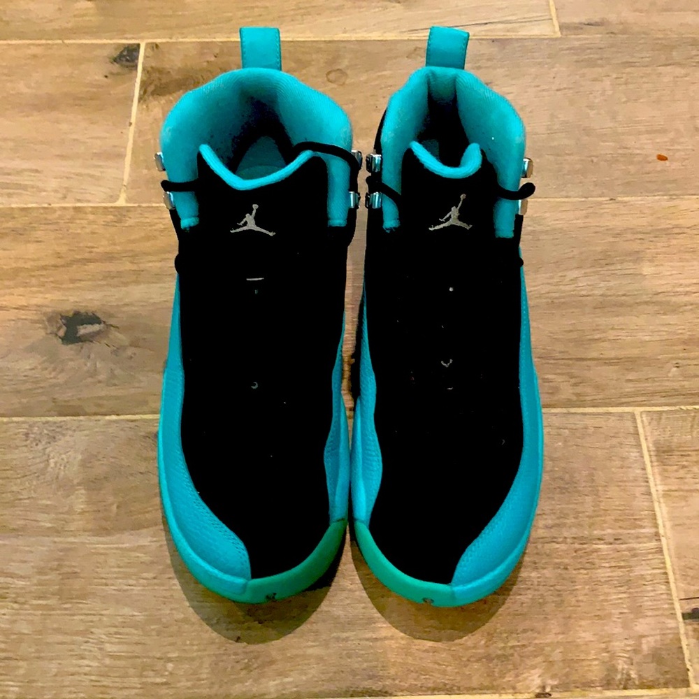 Sz 7 Hyper Jade exclusive two-tone.   black suede,contrasted by bright Hyper